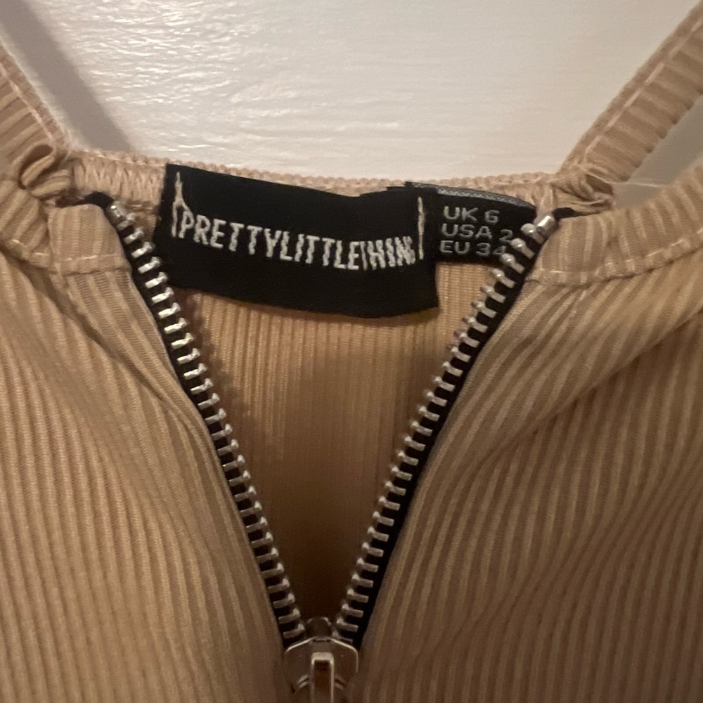 PrettyLittleThing Beige Ribbed Zipper Bodysuit - Picture 2 of 2